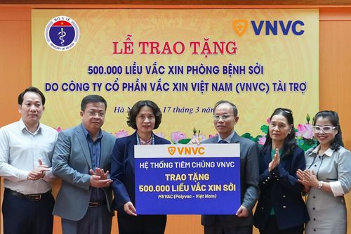 Bộ Y tế nhận nửa triệu mũi vắc xin sởi từ Hệ thống tiêm chủng VNVC
