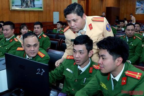 Công an Hà Nội tập huấn công tác cấp, đổi GPLX cho Công an cấp xã