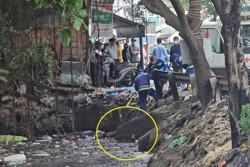 Đi bỏ rác, phát hiện thi thể người phụ nữ dưới kênh