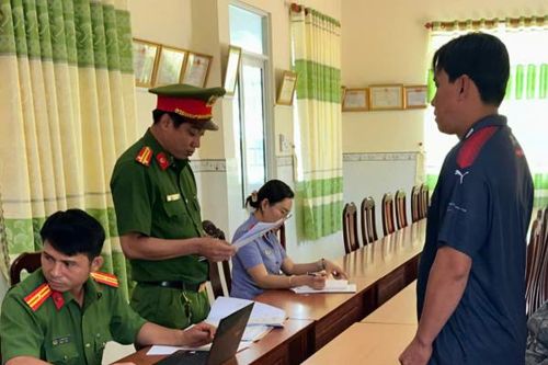 Khởi tố đối tượng mua bán sách giáo khoa giả trị giá tiền tỷ