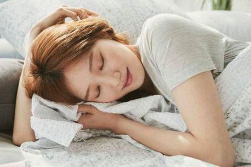Ngủ lúc mấy giờ để có làn da đẹp?