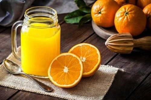 Ai không nên uống nước cam hàng ngày?