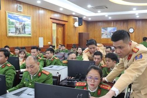 Hà Nội: Hướng dẫn công tác đổi giấy phép lái xe cho công an cấp xã