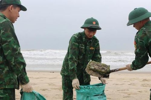 Chất lượng nước biển ở Huế ra sao sau sự cố dầu vón cục trôi dạt?