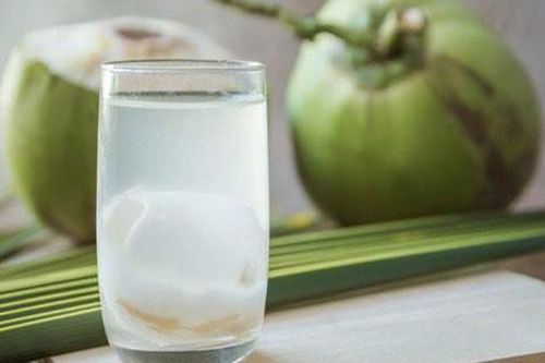 7 lợi ích của việc uống nước dừa tươi vào buổi sáng