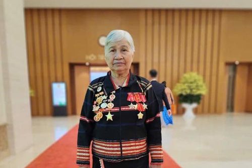 Nữ anh hùng ở ngôi làng anh hùng