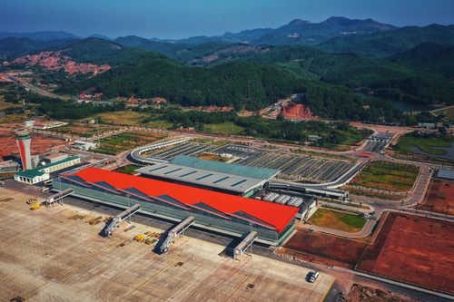 Quảng Ninh tìm nhà đầu tư khu công nghiệp gắn với cảng hàng không