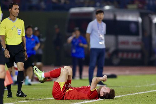 Hoàng Đức chấn thương, nguy cơ lỡ trận Lào