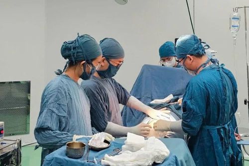 Truyền 30 đơn vị máu cứu sống sản phụ bị băng huyết