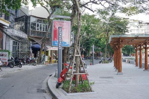 Phố đi bộ hồ Ngọc Khánh thưa thớt, đầu tư xây dựng phù hợp?