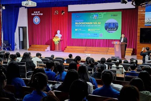 Hơn 1.000 sinh viên Huế khám phá tiềm năng Blockchain, AI