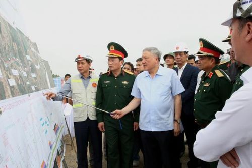 Quyết tâm hoàn thành thông tuyến chính cao tốc 4 dự án tại miền Trung trước ngày 30/9/2025
