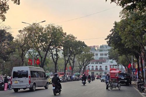 15 tuyến buýt bị ảnh hưởng khi phá dỡ tòa nhà 'Hàm cá mập'