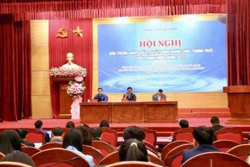 Chủ tịch UBND TP Hạ Long đối thoại với thanh niên