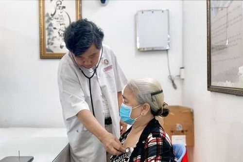 Phòng khám miễn phí 30 năm giữa lòng thành phố biển Nha Trang