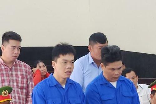 Nhóm bảo vệ cơ sở châm cứu truy đuổi chém hai người thương vong