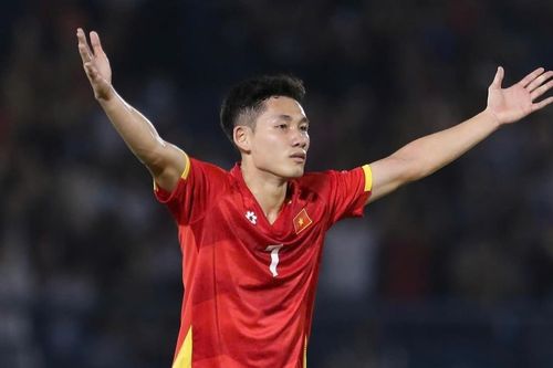 Hai Long khiêm tốn sau 'siêu phẩm' đá phạt