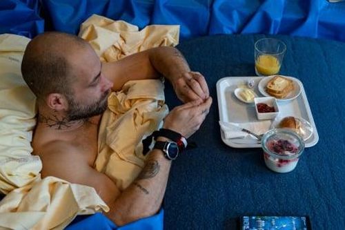 Công việc độc lạ: Kiếm 135 triệu đồng sau 10 ngày nằm trên giường chơi điện thoại