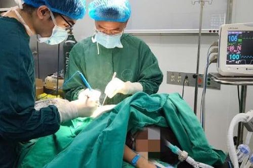 Bị bạn học đẩy ngã, bé trai 8 tuổi bất ngờ phát hiện bệnh phổi hiếm gặp