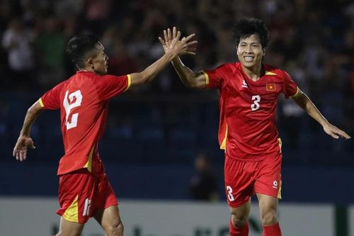 Hai Long và Văn Vĩ lập công, Đội tuyển Việt Nam thắng sát nút Campuchia 2-1