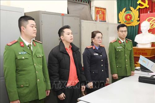 Bắt tạm giam cựu nhân viên ngân hàng lừa đảo chiếm đoạt tài sản