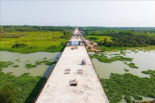 Hợp long cầu Thanh An - Đường Hồ Chí Minh