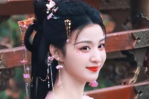 Nhan sắc tuyệt mỹ của Vương Sở Nhiên khiến mạng xã hội chao đảo
