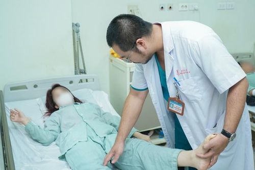 Ba chị em cùng mắc bệnh hiếm gặp, 200.000 người mới có 1 người mắc