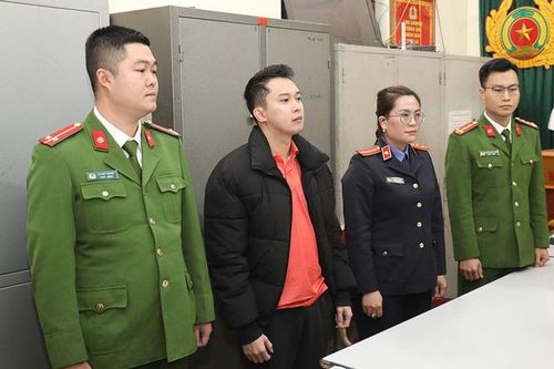 Bắt cựu nhân viên ngân hàng chiếm đoạt gần 1 tỷ đồng tiền giải ngân