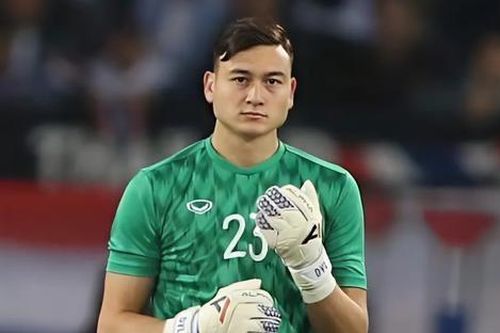 Khi Văn Lâm, Quế Ngọc Hải tạo áp lực với HLV Kim Sang Sik