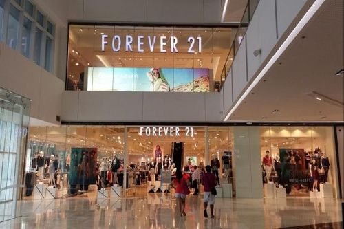'Đế chế' Forever 21 sụp đổ và câu chuyện bay trên 'đôi cánh' thương mại điện tử