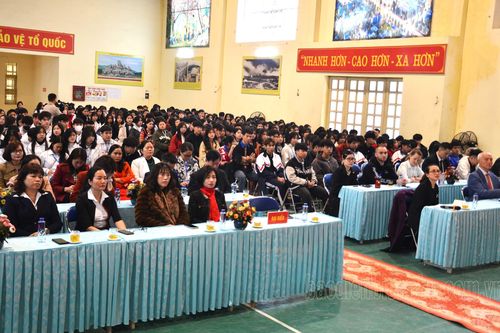 Hơn 500 học sinh tham gia tư vấn tuyển sinh và giới thiệu học bổng