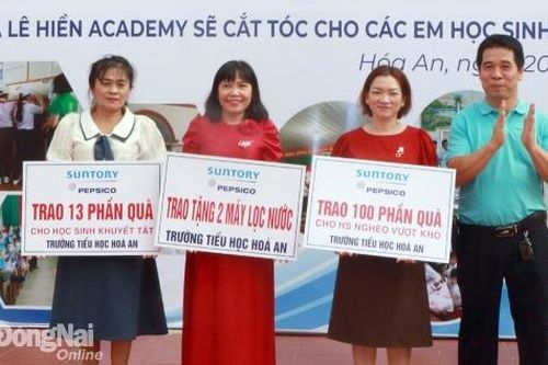 Đưa nước sạch đến với trường học, khu dân cư