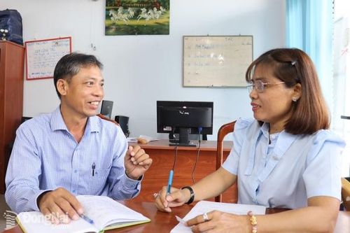 Ông Tây khéo vận động