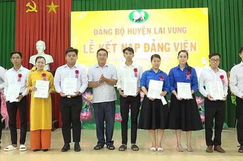 Xây dựng Đảng và hệ thống chính trị chuyển biến tích cực
