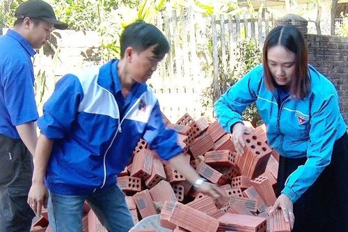 Tuổi trẻ chung tay giúp người nghèo an cư