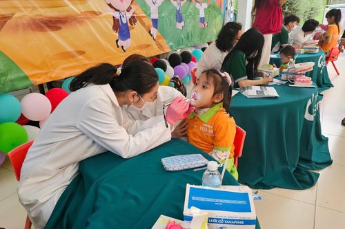 Trường Mầm non Họa Mi Nha Trang tổ chức chương trình Nha khoa học đường