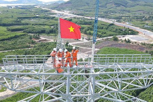1,5 tỷ USD cho đầu tư lưới truyền tải điện mỗi năm, doanh nghiệp nào hưởng lợi?