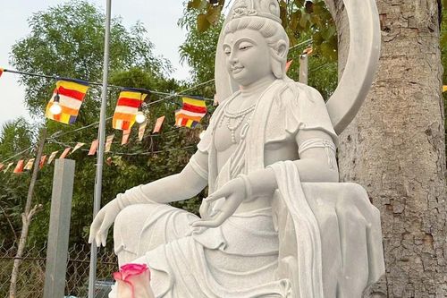Diên Hương tự (H.Nhà Bè) tổ chức an vị tượng Bồ-tát Quán Thế Âm, trao quà đến người nghèo