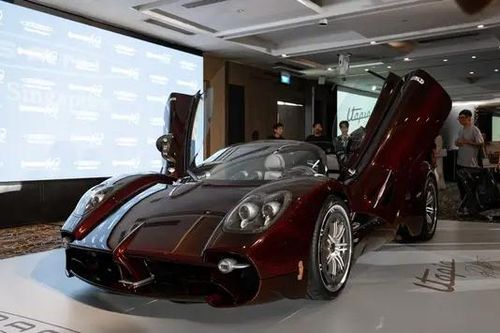 Pagani Utopia Roadster có giá lên tới 250 tỷ tại Singapore