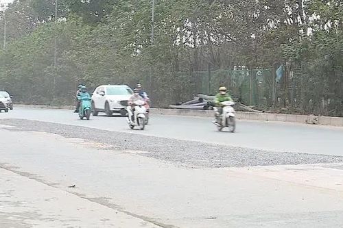 Hà Nội còn nhiều mặt đường lồi lõm sau thi công
