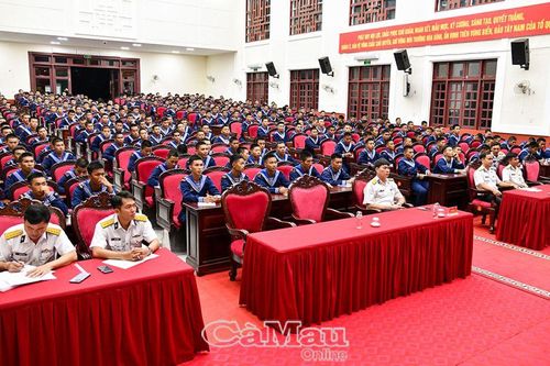 Vùng 5 Hải quân thông tin về biển, đảo cho chiến sĩ mới nhập ngũ