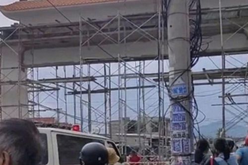 Tin mới nhất vụ sập giàn giáo thi công cổng chào tại Khánh Hòa, nhiều công nhân bị thương