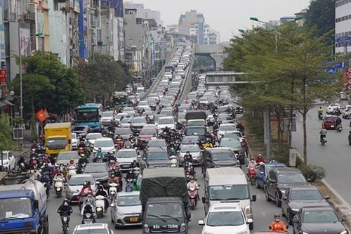 Người đàn ông đang đi bộ bị ô tô tông tử vong: Công an truy tìm tài xế đang bỏ trốn