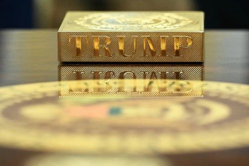 Ông Trump 'dát vàng' phòng Bầu dục