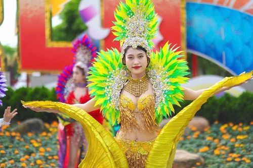 'Bùng nổ' Carnaval Hạ Long 2025 với màn đại tiệc rực rỡ bên bờ di sản