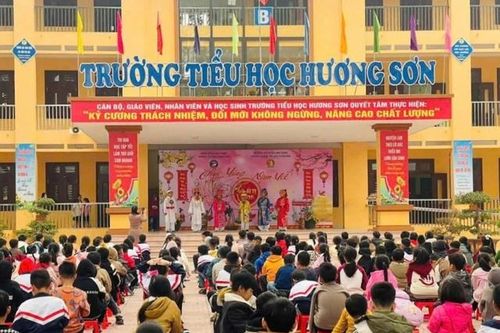 'Trêu' gia đình, bé trai nói dối bị bắt cóc trên đường đi học về