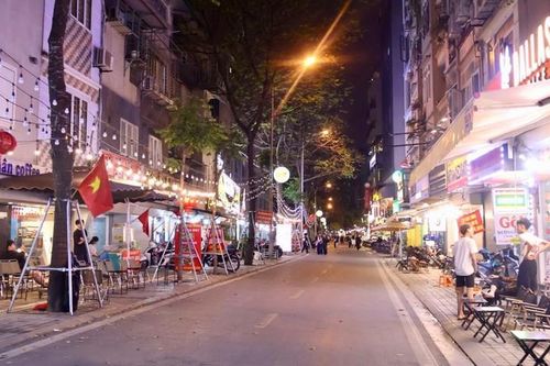 Phố ẩm thực Nguyễn Văn Tuyết vắng khách sau 2 tháng đi vào hoạt động