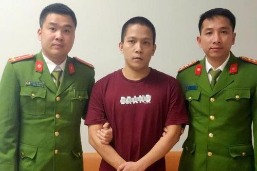 Bắt đối tượng truy nã quốc tế khi vừa nhập cảnh