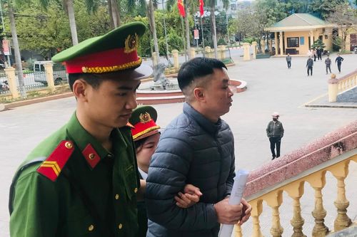 Biển thủ gần 1 tỷ đồng, kế toán bị phạt 17 năm tù